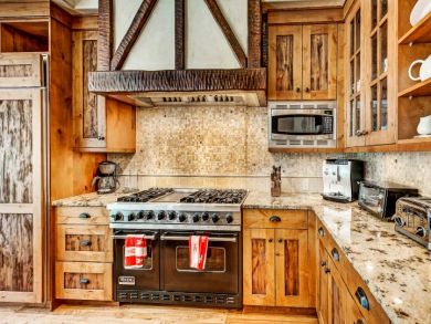 Posh Five Bedroom Luxury Ski Home Steps to Lift